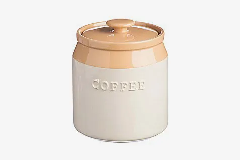 Păstrați cafeaua într-un recipient de ceramică